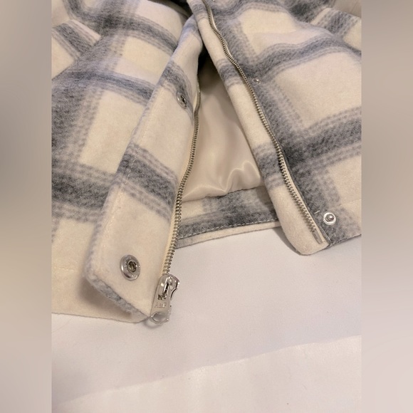 Abercrombie and Fitch ‘A&F Wool-Blend Mini Puffer in Cream Plaid’ Medium (M) - Picture 3 of 6